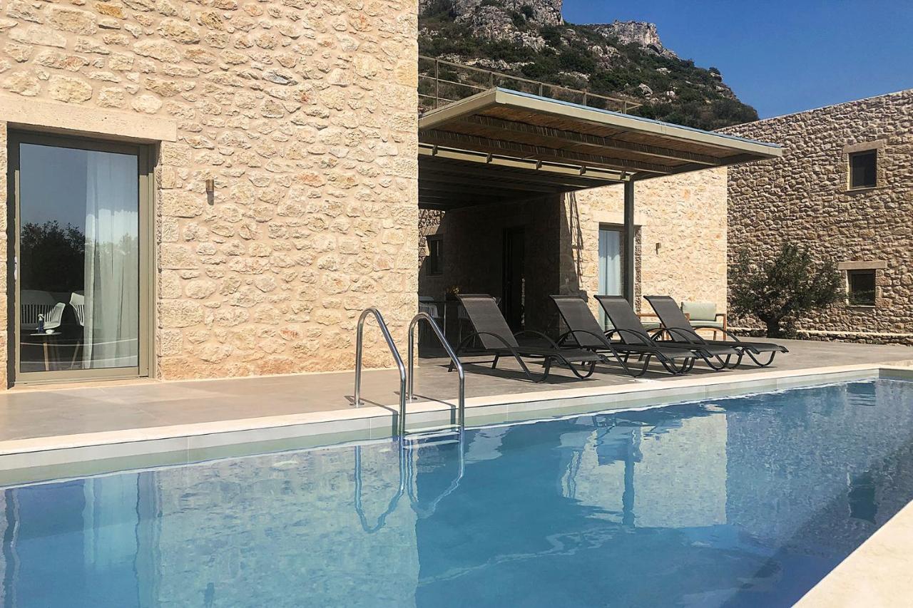 Riverstone With Private Pools