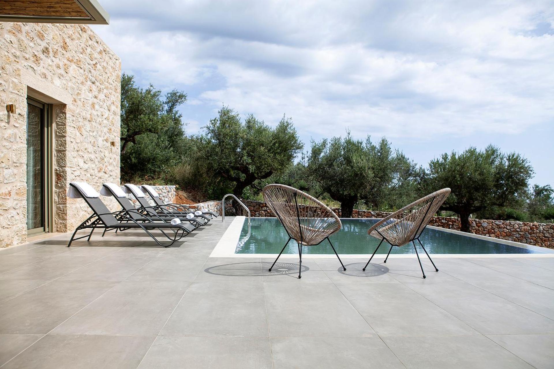 Riverstone With Private Pools