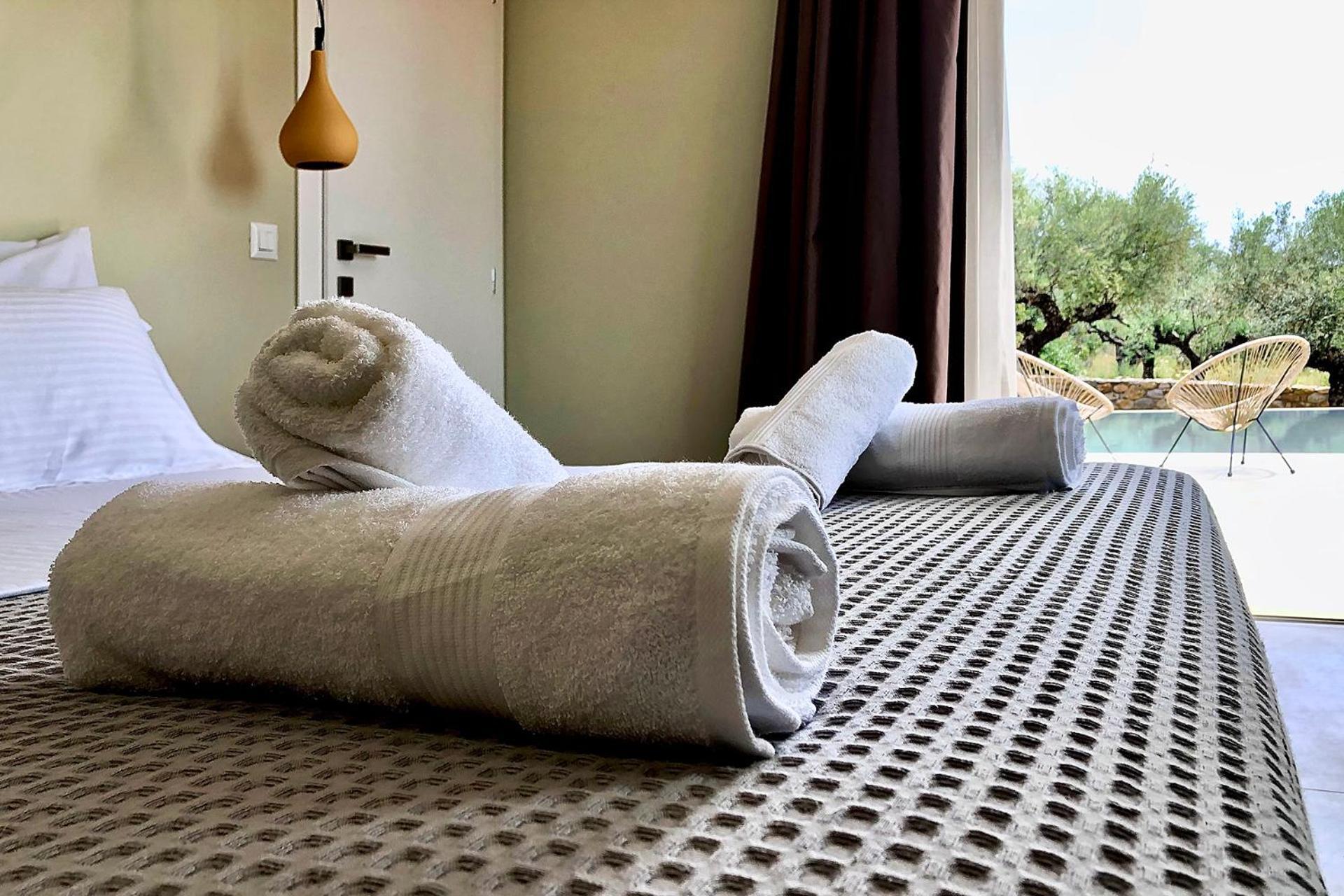 Villa Riverstone With Private Pools Lévktron