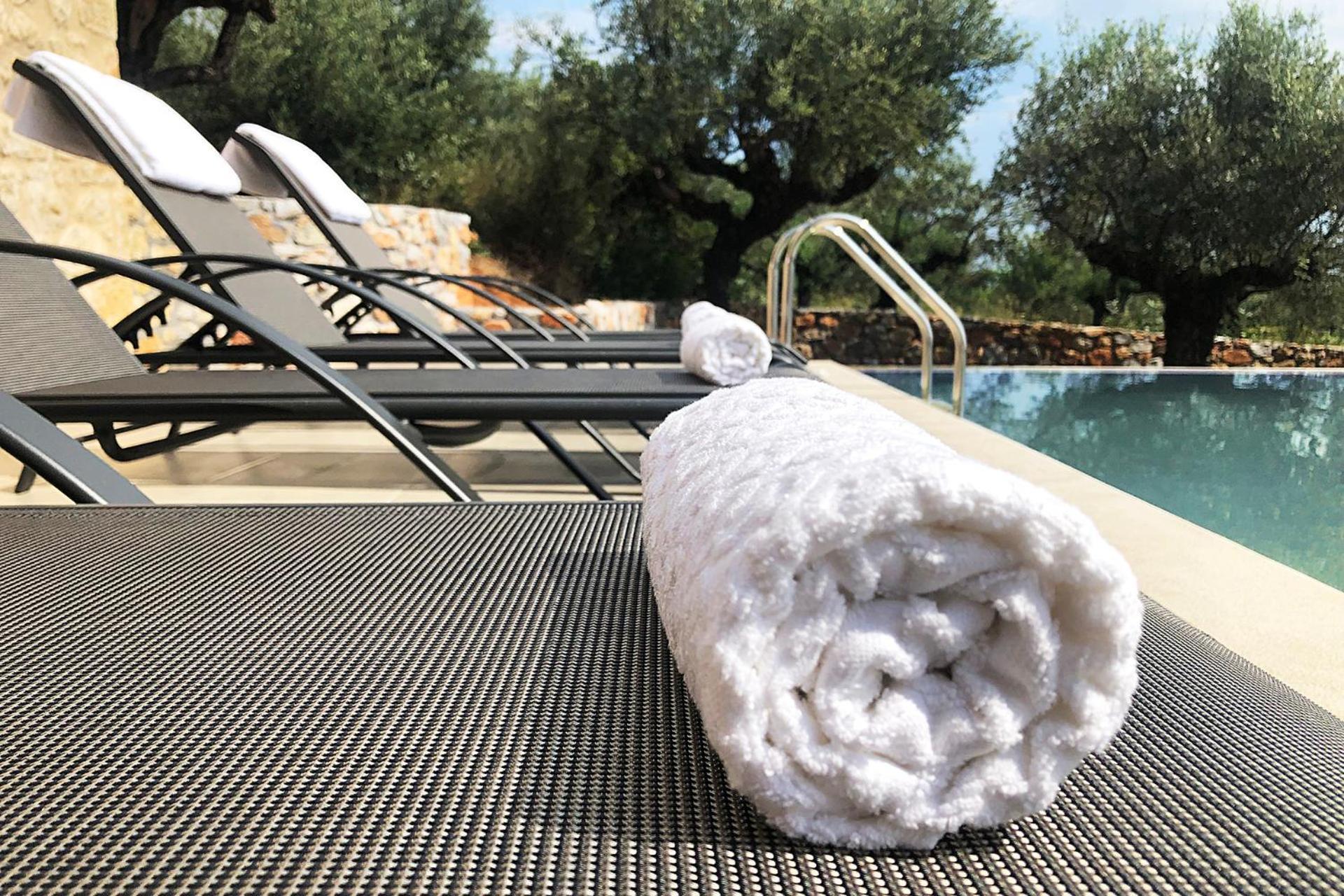 Riverstone With Private Pools * Lévktron